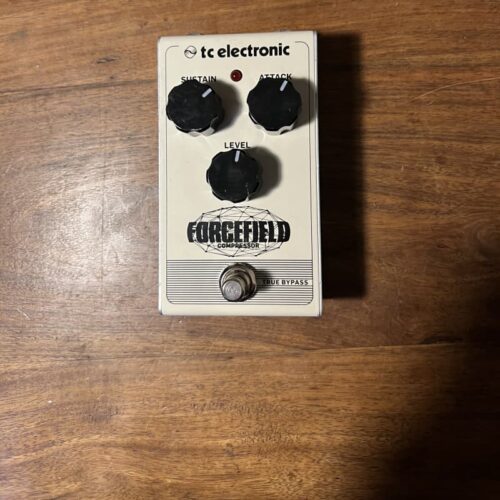 used TC Electronic Force feild White - Effect Pedal