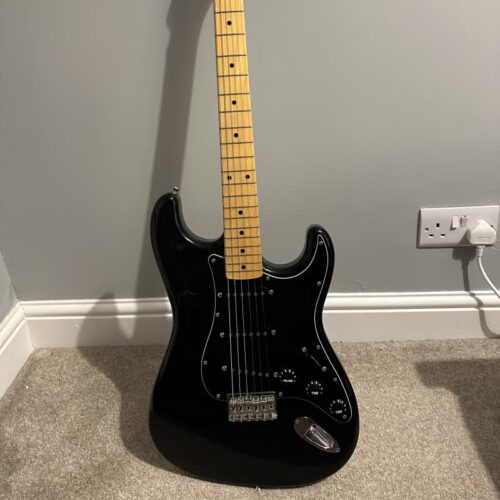 2020 Fender Stratocaster Black - £750 used Guitar