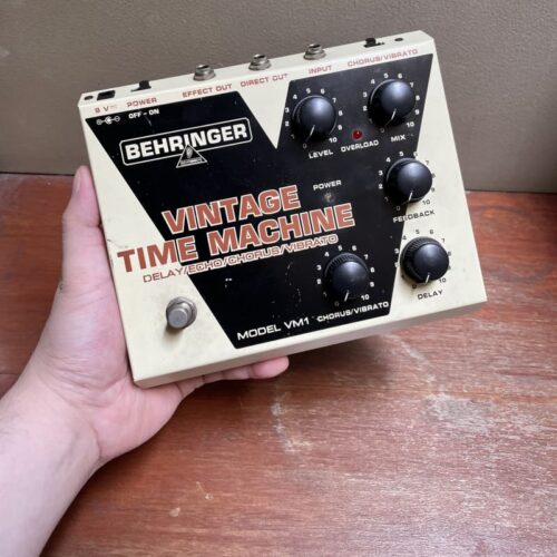 used 2010s Behringer VM1 Vintage Time Machine Delay / Vibrato Cream... - Effect Pedal