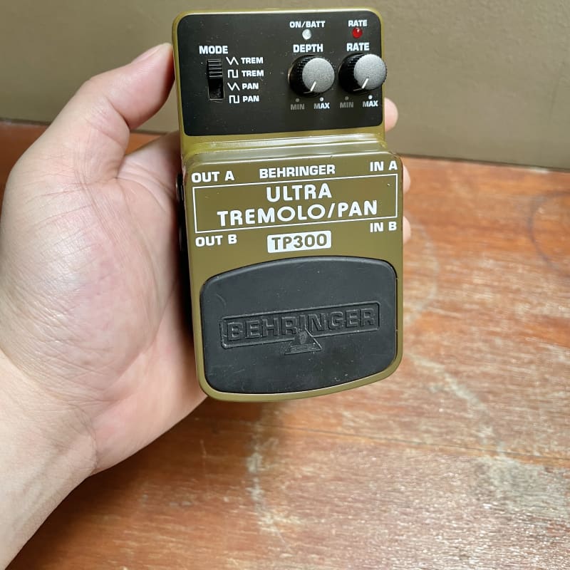 used 2010s Behringer TP300 Ultra Tremolo/Pan Brown – Effect Pedal