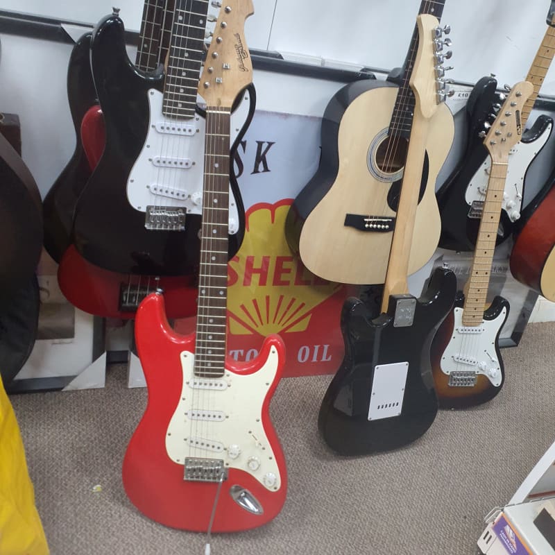 1990s-2000s Johnny Brook S Red - £40 used Guitar