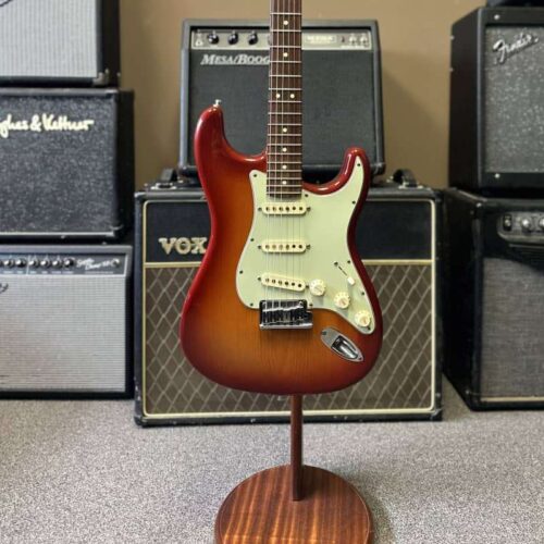 Fender Custom Shop Deluxe Stratocaster Cherry burst -       Custom Shop Stratocaster