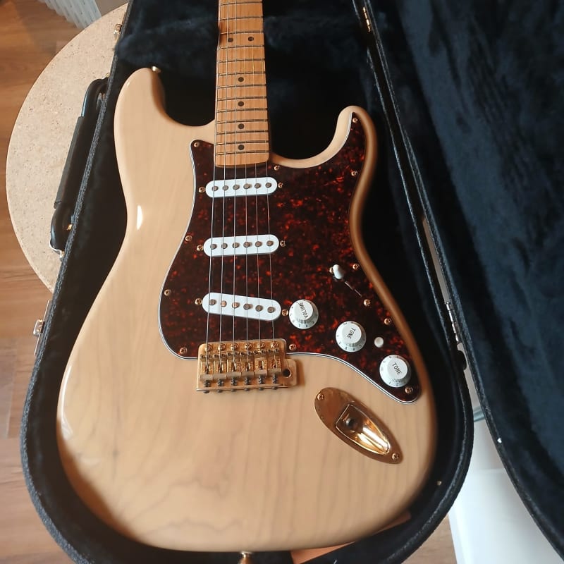 1998 Fender Player Deluxe Butter - £555 used Guitar