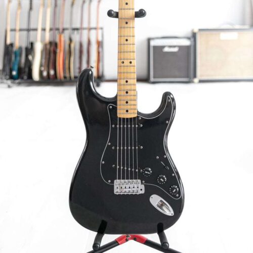 1978 - 1981 Fender Stratocaster with Maple Fretboard Black -        Stratocaster