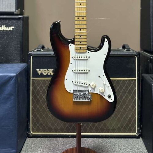 1983 - 1984 Fender Standard Stratocaster with Maple Fretboard ... -        Stratocaster