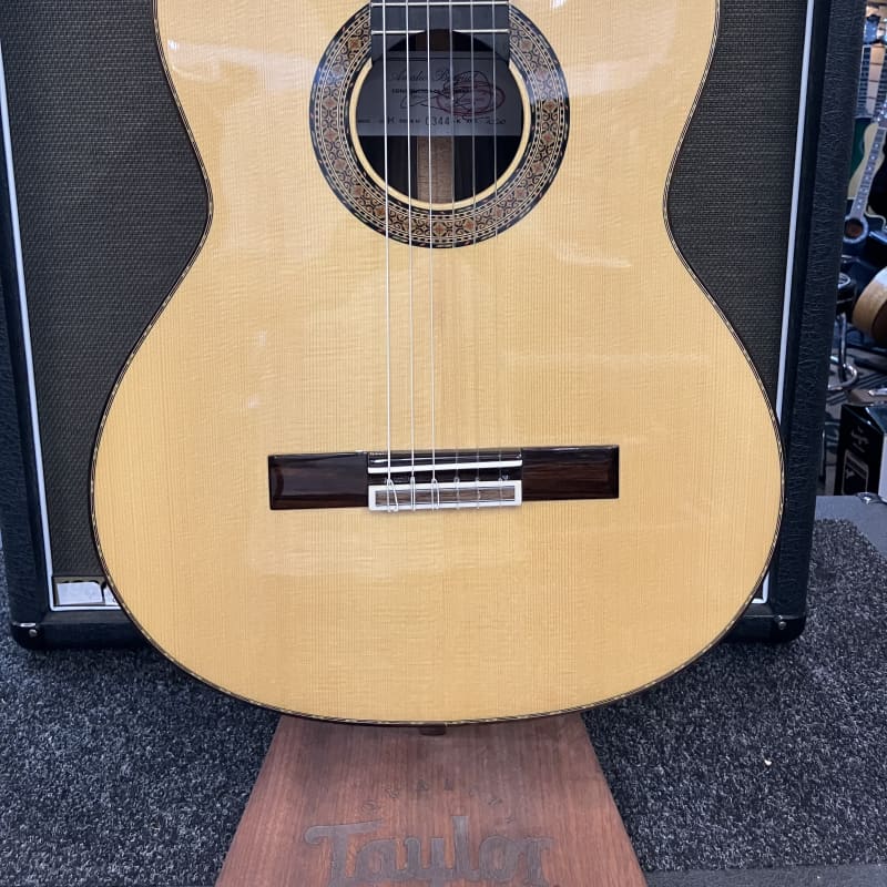 2020 Amalio Burguet 2m Spruce Natural - £1199 used Guitar