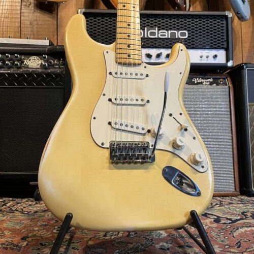 1971 - 1977 Fender Stratocaster with 3-Bolt Neck, Maple Fretbo... -        Stratocaster