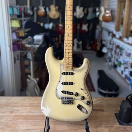 1978 - 1979 Fender Stratocaster Hardtail with Maple Fretboard ... -        Stratocaster