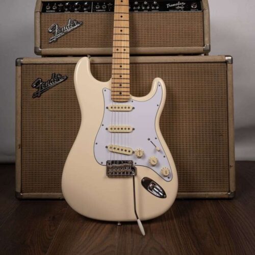 2019 Fender Roadhouse Deluxe Stratocaster in Olympic White -        Stratocaster