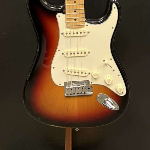 2005 Fender Stratocaster 3 Tone Sunburst -        Stratocaster