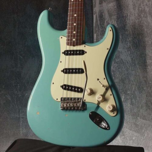 2011 Fender Fender FSR American Vintage '62 Stratocaster Trop... -        Stratocaster