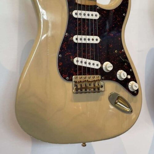 2006 Fender Stratocaster Butter Cream -        Stratocaster