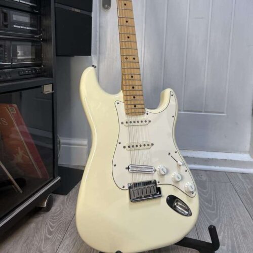 1986 - 1993 Fender American Standard Stratocaster with Maple F... -        Stratocaster