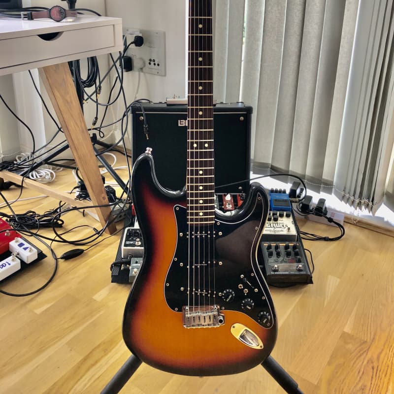 1997 Fender American Standard Stratocaster Sunburst - £1200 used Guitar