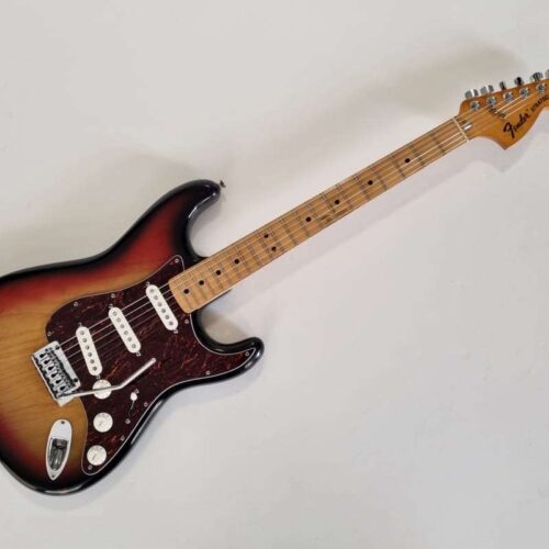 1971 - 1977 Fender Stratocaster with 3-Bolt Neck, Maple Fretbo... -        Stratocaster