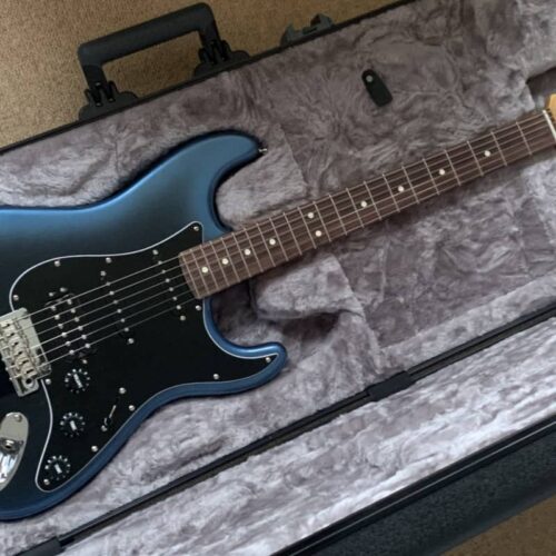 Fender Stratocaster Dark Night -        Stratocaster