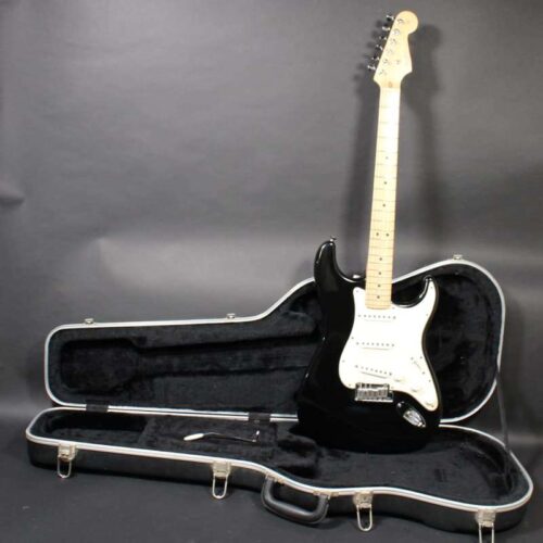 2004 Fender Stratocaster black -        Stratocaster