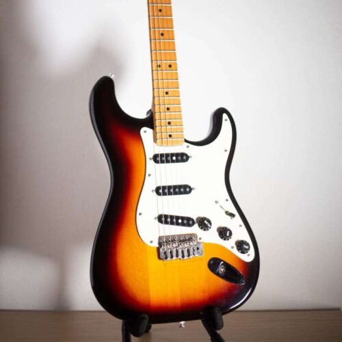 1983 Fender Stratocaster Sunburst -        Stratocaster