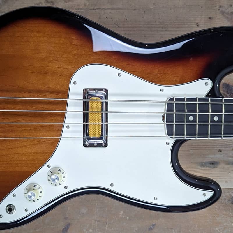 2022 Fender LTD Gold Foil Jazz Bass Sunburst - £1415 new Guitar