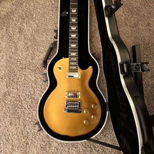 1969 - 1984 Gibson Les Paul Deluxe Goldtop -         Les Paul