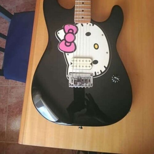 2000s Squier Hello Kitty Stratocaster Black -        Stratocaster