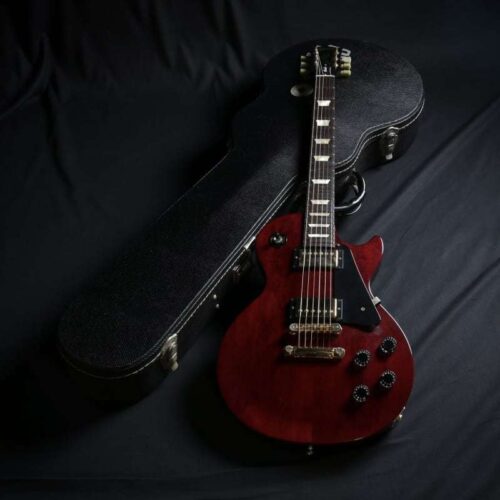 2005 Gibson Les Paul Studio 2005 Cherry -         Les Paul