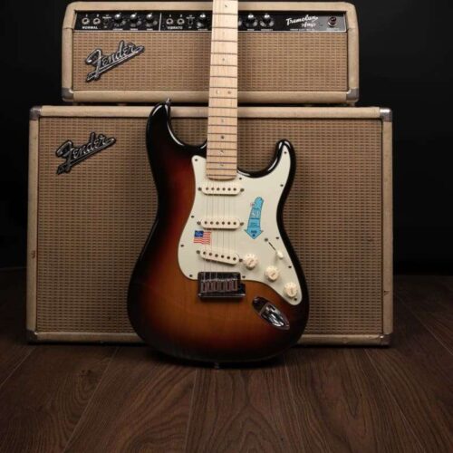 2009 Fender USA American Deluxe Stratocaster in 3 Tone Sunburst -        Stratocaster