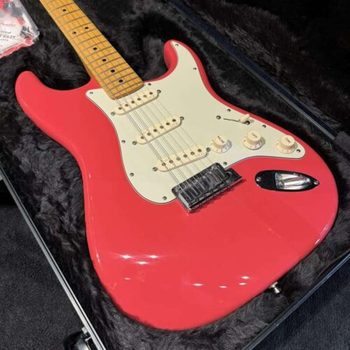 2011 - 2015 Fender American Deluxe Stratocaster with Rosewood ... -        Stratocaster