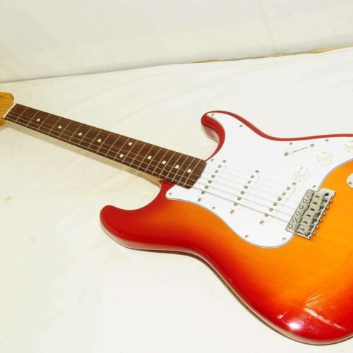 Fender ST-62 Stratocaster Sunburst -        Stratocaster