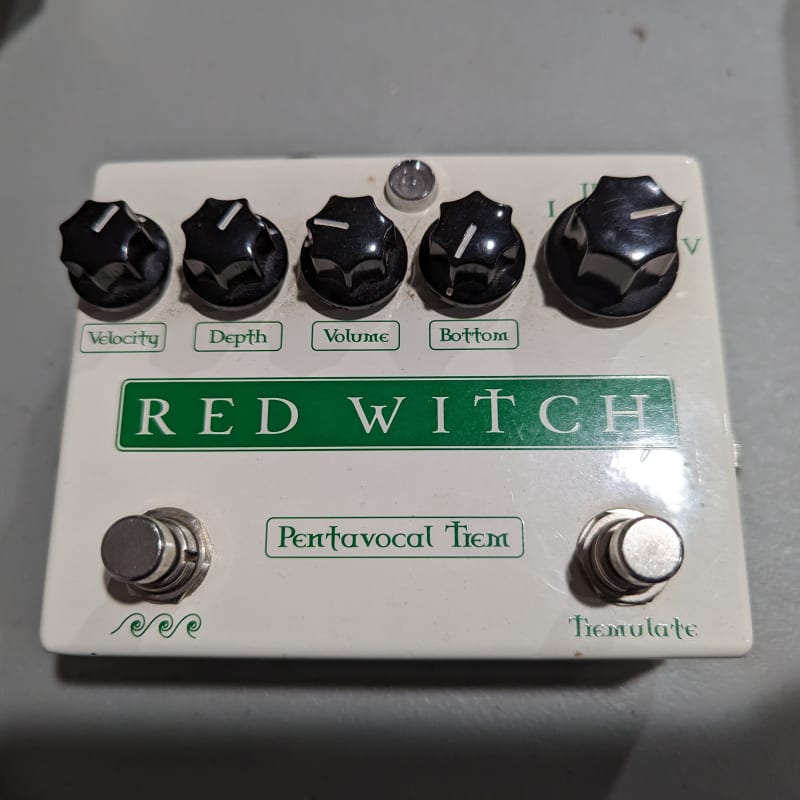 used 2010s Red Witch Pentavocal Tremolo White - Effect Pedal