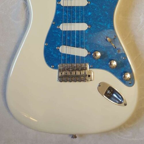 1984 - 1988 Squier Standard Stratocaster (Made In Japan) White -        Stratocaster