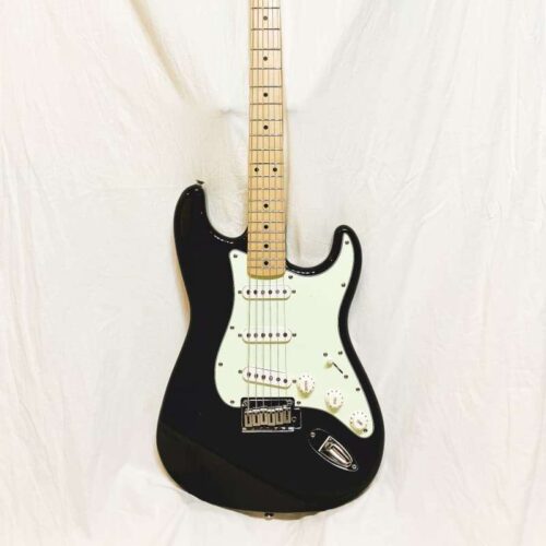 2005 Squier Standard Stratocaster with Maple Fretboard Black -        Stratocaster