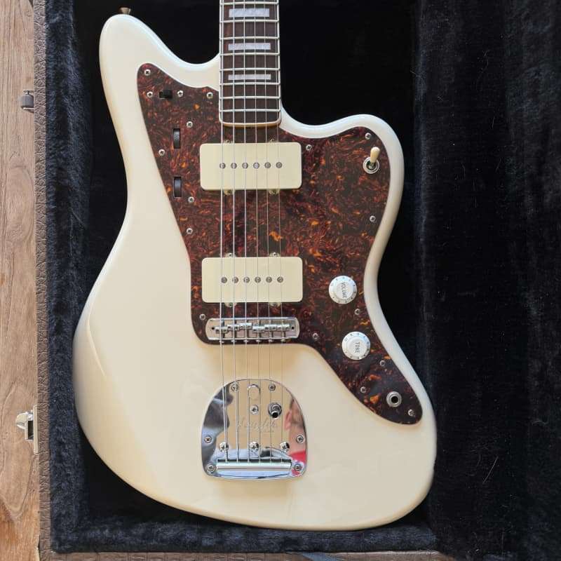 2002-2004 Fender Jazzmaster (JM66B) Vintage White –        Jazzmaster