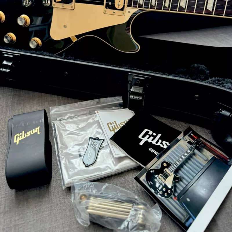 2019 – Present Gibson Les Paul Classic Ebony –         Les Paul