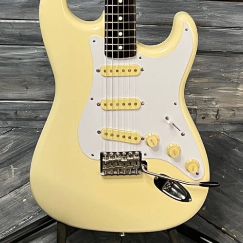 1984-1987 Fender Stratocaster Olympic White -        Stratocaster