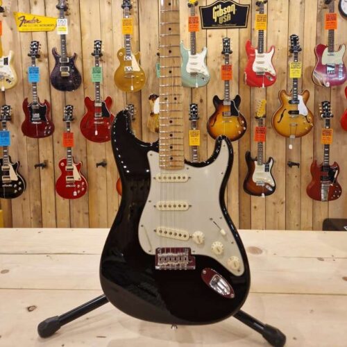 2018 Fender Fender American Pro Strato Maple Neck USED Black -        Stratocaster