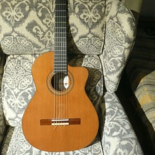 2008 Ramirez R1 Classical Guitar Natural -        Classical Guitar