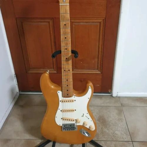 94 Fender Stratocaster 70's Reissue Natural -        Stratocaster