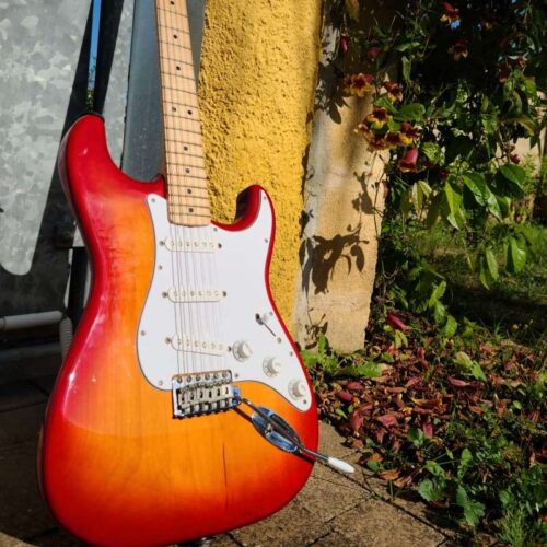 2010-2011 Fender Stratocaster MIJ Made In Japan Cherryburst -        Stratocaster