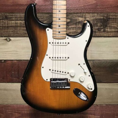 1998 - 2000 Fender American Standard Stratocaster with Maple F... -        Stratocaster