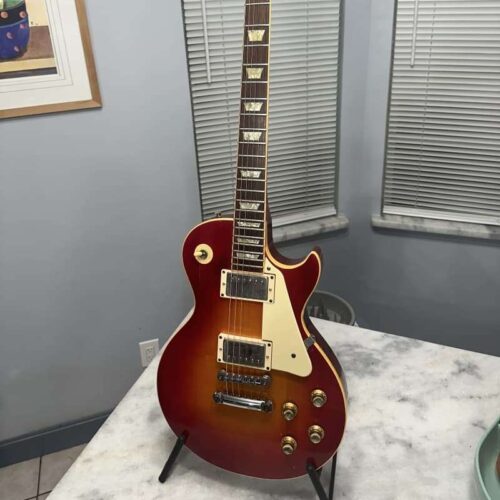 1974 - 1985 Gibson Les Paul Deluxe - Standard Cherry Sunburst -         Les Paul