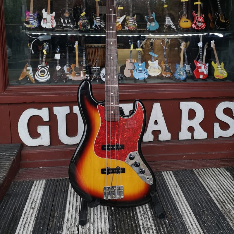 1999 Fender Jazz Bass Sunburst - £989 used Guitar