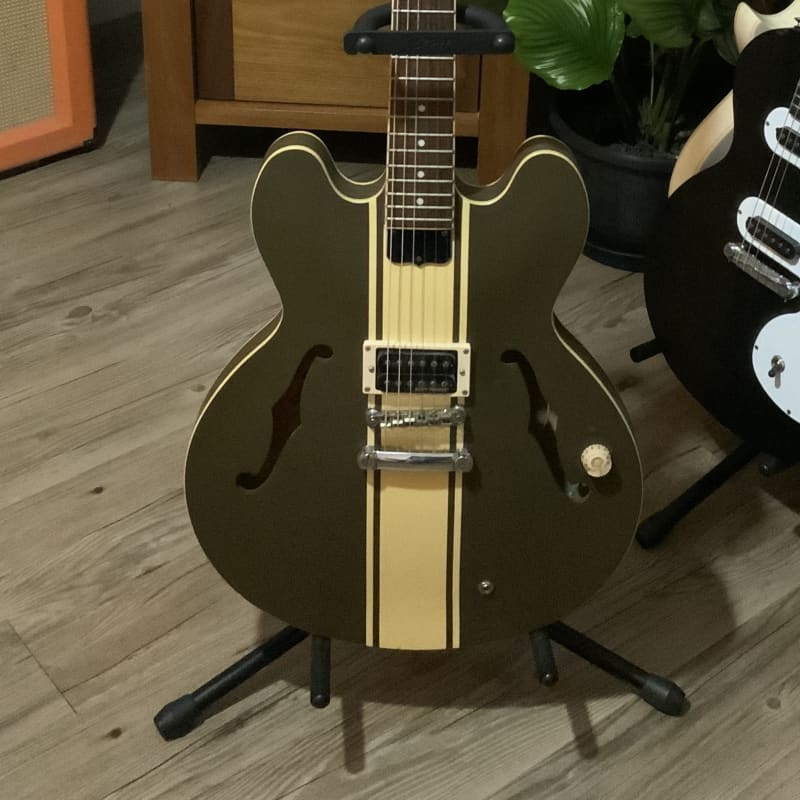 2008 - 2019 Epiphone Tom DeLonge Signature ES-333 Brown with C... - £950 used Guitar