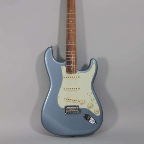 2021 Fender Deluxe Roadhouse Stratocaster Mystic Ice Blue -        Stratocaster