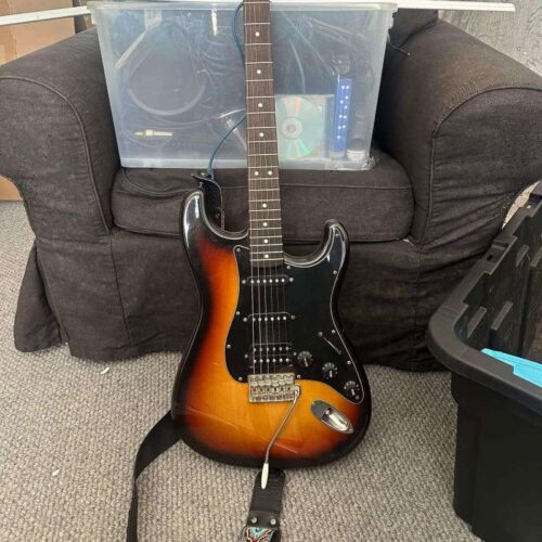 2002 Fender Stratocaster Sunburst -        Stratocaster