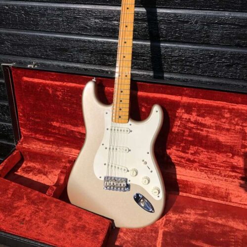 1997 Fender American Vintage '57 Stratocaster 1990s Shoreline ... -        Stratocaster