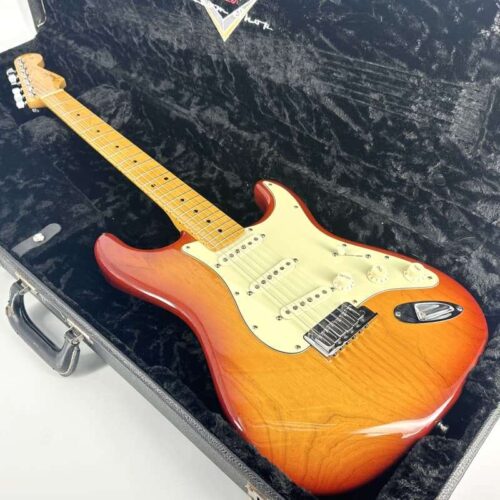 2009 Fender stratocaster Aged Cherry Sunburst -        Stratocaster