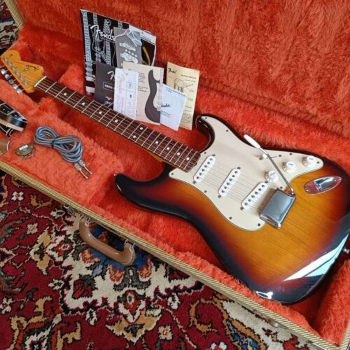 2000 - 2012 Fender American Vintage '62 Stratocaster 3 Color S... -        Stratocaster