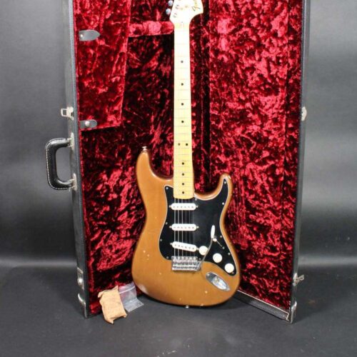 1973 - 1977 Fender Stratocaster with 3-Bolt Neck, Maple Fretbo... -        Stratocaster