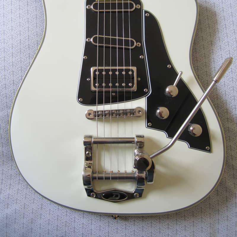 2022 Duesenberg Paloma White - £1875 used Guitar